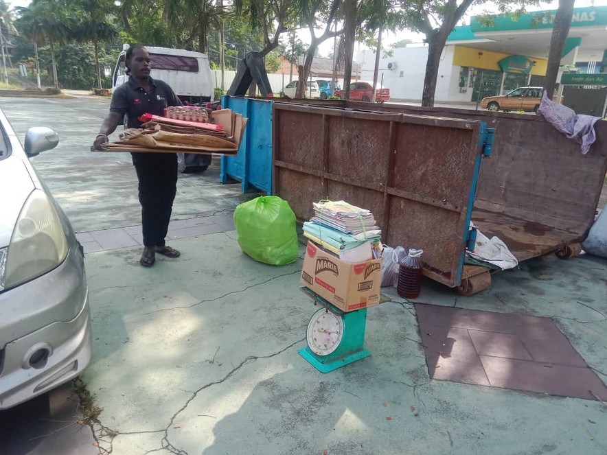 Bulk waste dumpster on collection day