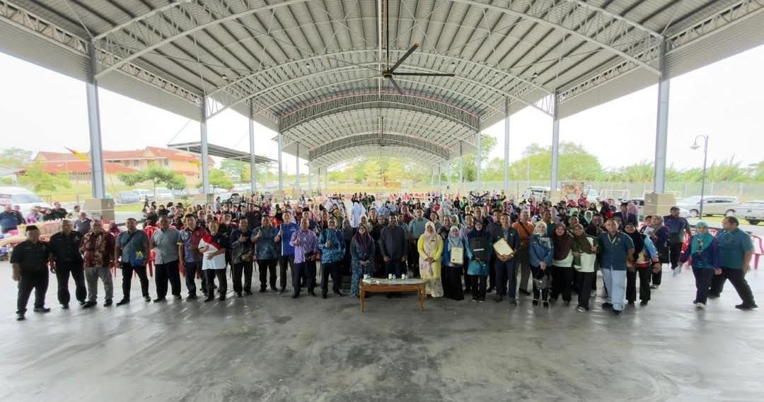 Single-use plastic ban campaign group photo